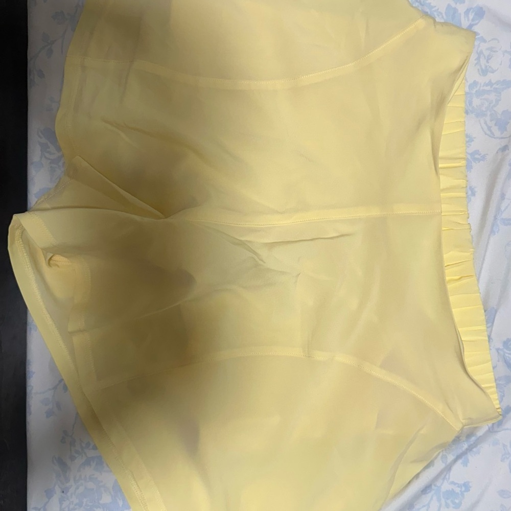 ALO Yoga Light Yellow Shorts